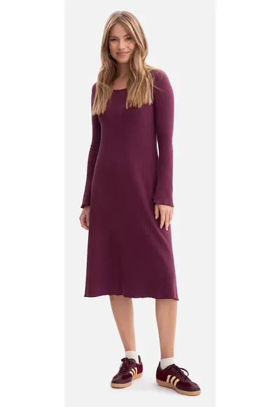 Rochie midi - B308 neagra tricot cu dungi - casual - decolteu rotund - necaptusita - fara buzunare - maneci lungi - usor evazata in partea de jos - fara inchizatoare - Pruna