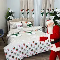 Set Lenjerie Pat Dublu Craciun 4 Piese + 2 Draperii 150x235cm din Bumbac Ranforsat – Confort si Eleganta, Fabricat in Romania, Bej, Verde, Rosu, Oameni de Zapada, brazi, fulgi de nea