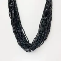 Colier cu multe siruri rasucite din margelute mici negre