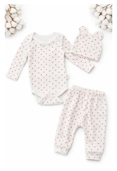 Set bebelus 3 piese body pantaloni caciula bumbac ribat cu inimioare