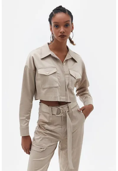 Camasa crop cu maneci cazute si buzunare aplicate - Maro taupe deschis