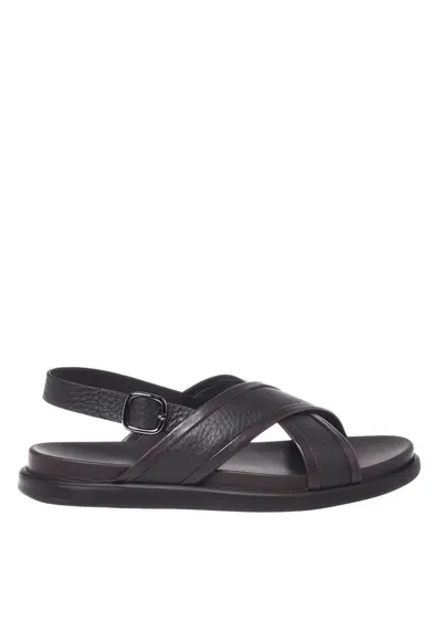 Sandale din piele cu model incrucisat - Maro