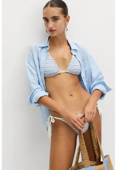 Sutien de baie cupe triunghiulare si model brodat - Albastru/Crem