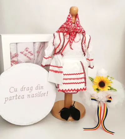 Set Botez Traditional Muna 8 - 4 piese costumas, lumanare, trusou si cufar