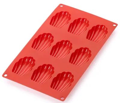 Formă din silicon pentru madeleine Lekue - 30 x 17.5 x 2 cm, 9 cuiburi, roșie