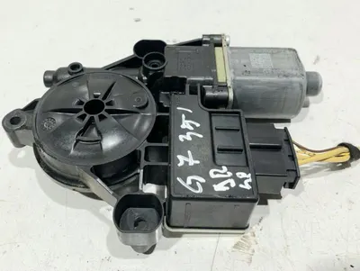 Motoras macara geam dreapta spate 5Q0959812 Volkswagen Golf 7 (2012-2017)
