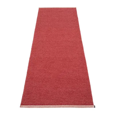 Covor tip traversă pentru interior și exterior roșu 70x200 cm Mono Blush – Pappelina