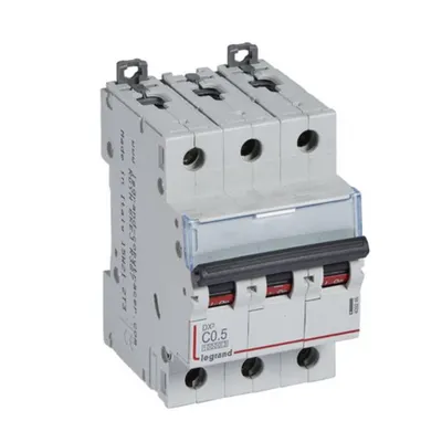 Disjunctor DX3 3P C0,5 10 kA