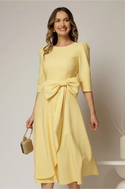 Rochie midi galbena funda ampla pe talie decolteu rotund maneci trei sferturi