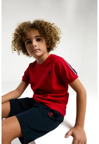 Set de tricou din bumbac si pantaloni scurti cu logo discret - Rosu vermillion/Bleumarin
