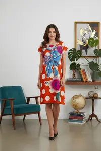 Rochie roE, ie cu imprimeu floral E, i buline albe