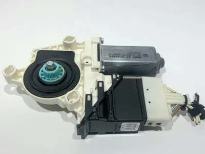 Motoras macara geam dreapta spate 5K0959704C Volkswagen Golf 6 (2008-2013)