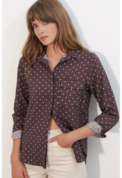 Camasa supradimensionata cu buline - maro mocha inchis/alb - viscoza si nylon - maneci lungi - guler clasic