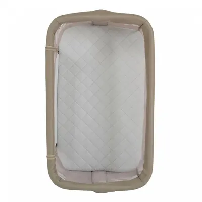 Patut Co-Sleeper Cangaroo Aura Beige 88x56 cm cu laterala culisanta, saltea cu baza ferma si husa detasabila, functie anti reflux, 7 nivele de reglare a inaltimii, 4 roti cu frana,recomandat de la nastere pana la 9 kg