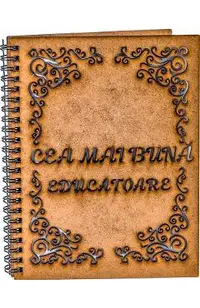 Agenda din lemn: Cea mai buna educatoare