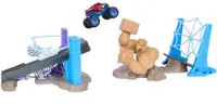 Set de joacă Monster Jam – Spider-Man, Bătălia cu Sandman în oraș, scara 1:64