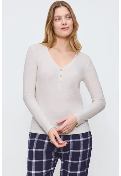 Bluza de pijama cu decolteu in V si fenta cu nasturi - Crem