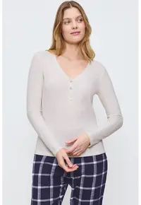Bluza de pijama cu decolteu in V si fenta cu nasturi - Crem