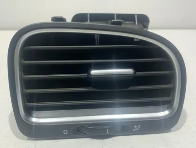 Grila ventilatie dreapta fata 5K0819704 Volkswagen Golf 6 (2008-2013)