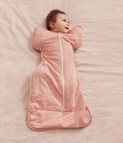 Sac de dormit de tranzitie pentru infasat si rostogolit Love to Dream Swaddle Up Rose M 6-8.5 kg 2.5 Tog