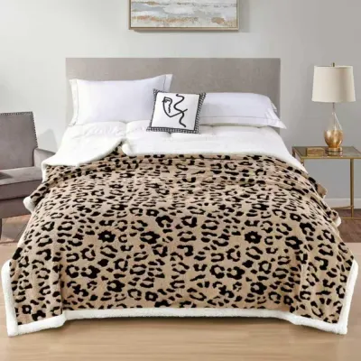 Patura Cocolino Groasa, cu Blanita Sherpa Alba, 200x230 cm, Leopard, Bej