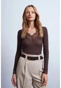 Bluze dama - Bluza Slim Fit - decolteu in V - detalii florale - maro cafea - dantela -