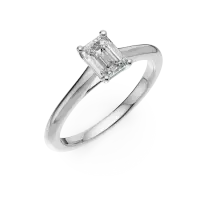 Inel de logodna din platina cu un diamant emerald solitaire de 0.6ct
