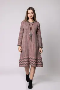 Rochie roz pudrat boho chic cu model geometric