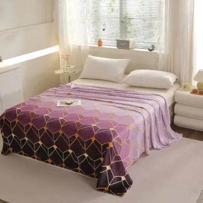 Patura Pufoasa CoCoLiNo (Fleece), 200x230cm, 240gr/mp, Mov, Forme Geometrice - Rasfatul Perfect pentru Serile Racoroase
