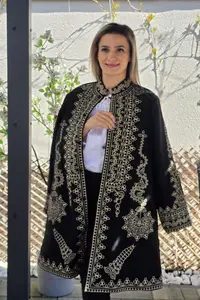 Pardesiu brodat traditional Ionela