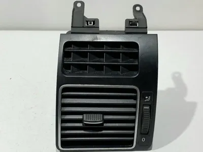 Grila ventilatie stanga fata 1T0819703E Volkswagen Touran facelift (2010-2015) [1t3]