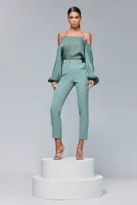 Bluza eleganta cu decolteu drept si bretele din lant
