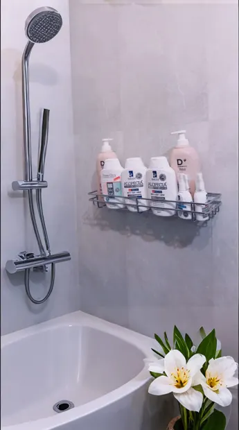 Etajera baie si bucatarie eleganta, organizator, design exclusivist, finisaj cromat, prindere prin lipire – montaj rapid in doar 5 minute