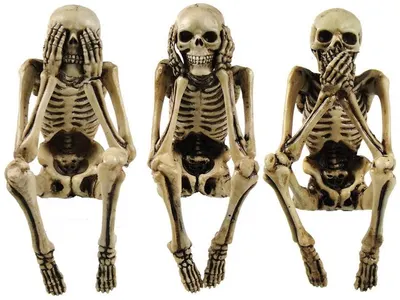 Set de statuete Nemesis Now Adult: Gothic - Three Wise Skeletons, 10 cm