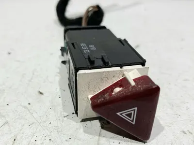 Buton avarie 3C8953509 Volkswagen Passat B6 3C (2005-2010)