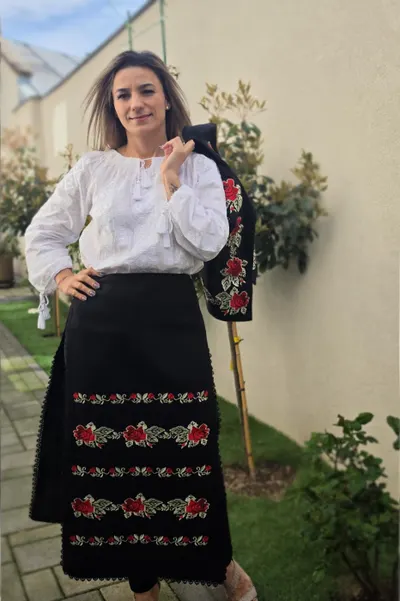 Fote brodate cu model traditional Flori 3
