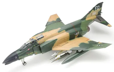 Model asamblabil Tamiya Militar: Avioane - Vânător american McDonnell Douglas F-4 Phantom II, 2 figurine