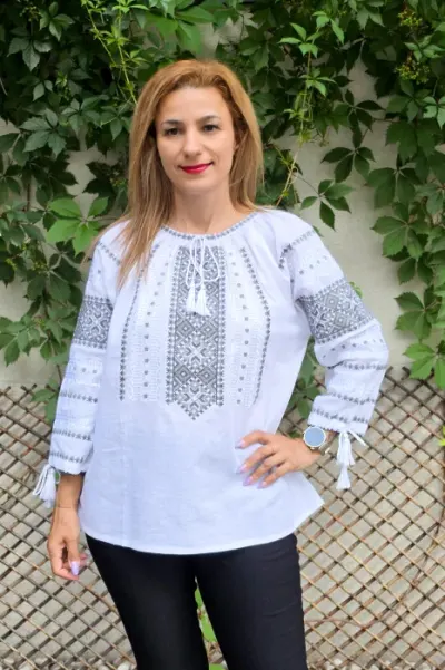 Ie Traditionala Laura 5