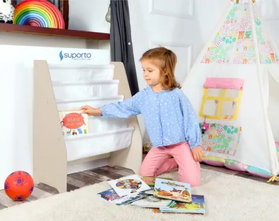Raft de carti pentru copii Suporto Crem din lemn MDF, organizator cu etajere din textil pentru depozitare jucarii, carti si caiete, 71.5 x 62 x 30 cm