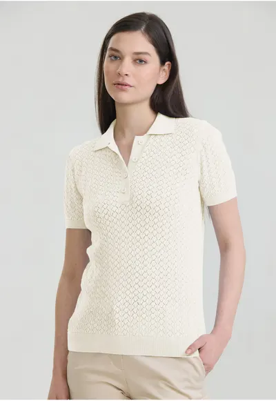 Tricou polo cu perforatii - Alb fildes
