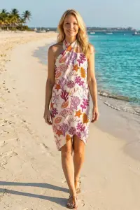 Esarfa mare dreptunghiulara tip pareo, cu imprimeu marin, exotic fucsia si portocaliu pe fond alb, din bumbac
