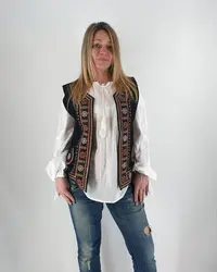 Vesta brodata cu model traditional Leona