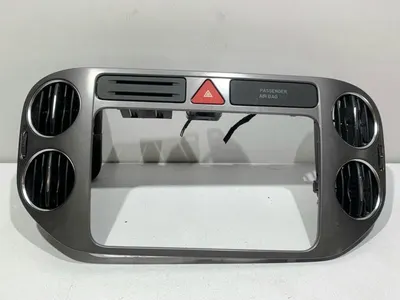 Grila ventilatie bord centrala 5M0858071K Volkswagen Golf 5 Plus (2004-2008)