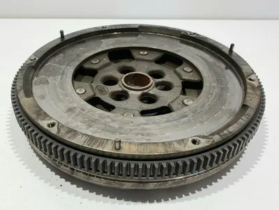 Volanta masa dubla luk 04L105266B Volkswagen Passat B7 (2010-2014) 2.0 tdi CFFB