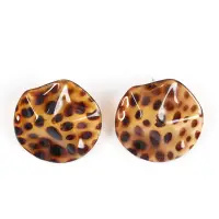 Cercei rotunzi animal print cu efect lucios si forma neregulata