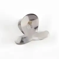 Cleste de par gri cu design minimalist