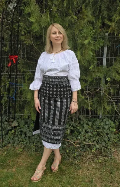 Set traditional dama format din 3 piese - Afrodita 4