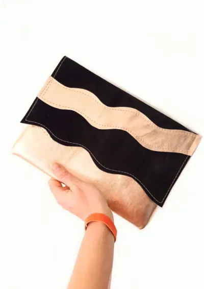 Plic handmade din piele naturala, nuante cupru si negru ,unicat