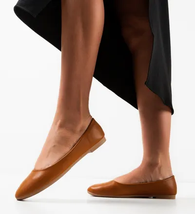 Balerini dama Aniya Camel