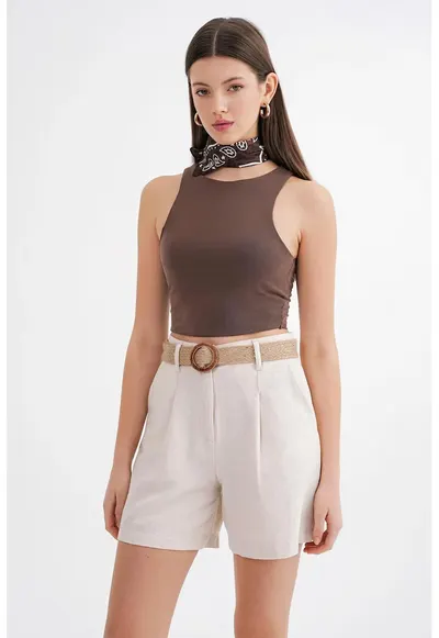 Pantaloni scurti dama - talie inalta - detaliu curea - textil bej
